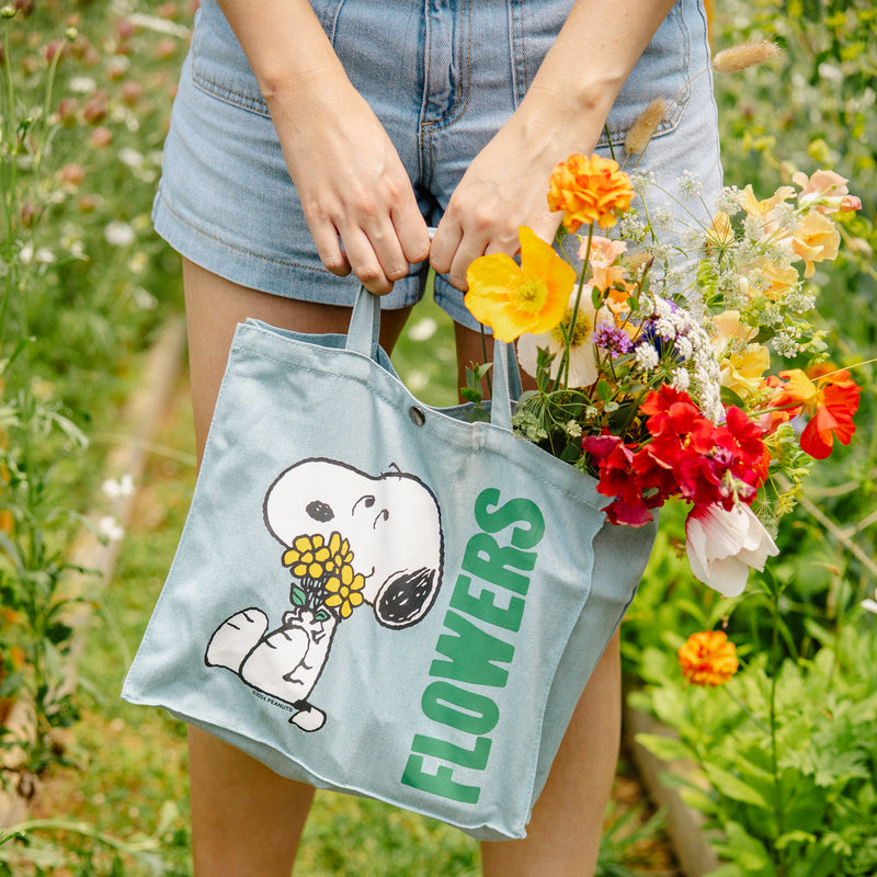 3P4 x Peanuts® - Snoopy Flower Bouquet Vintage-Style Market Tote