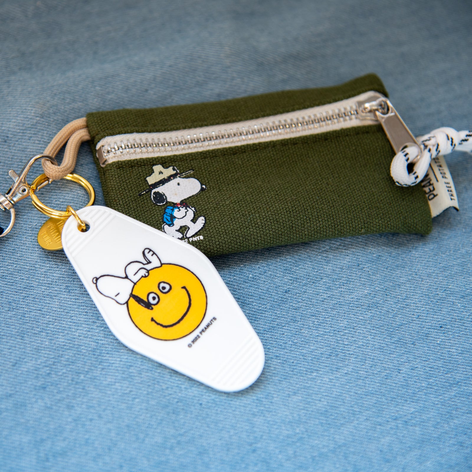 NWT. Peanuts® RFID Turnlock Wallet in newest Ski Jump Snoopy.